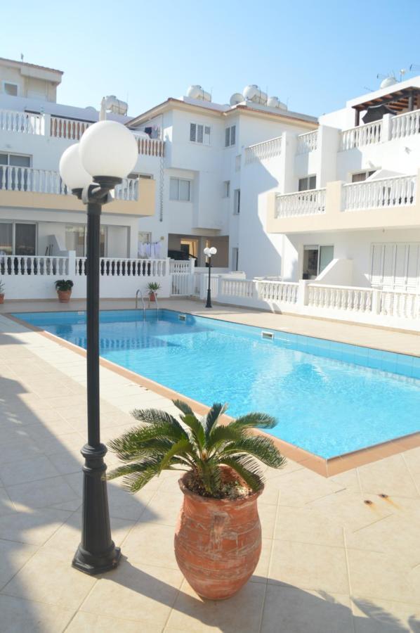 Kapparis Penthouse Lejlighed Paralimni Eksteriør billede